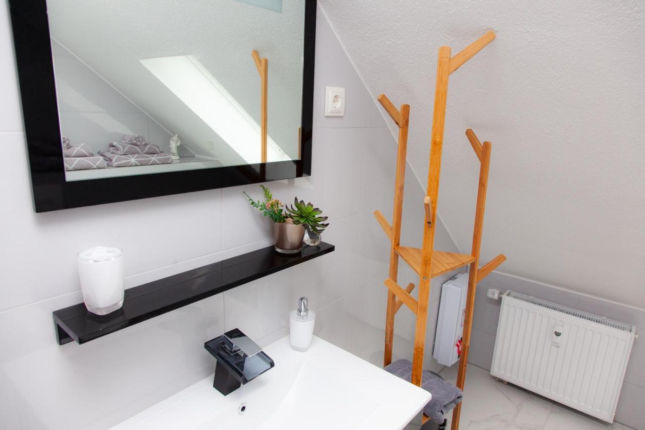 T&K Apartments Near Messe Fair Trade Duesseldorf Und Airport 3A Duisburg Bagian luar foto